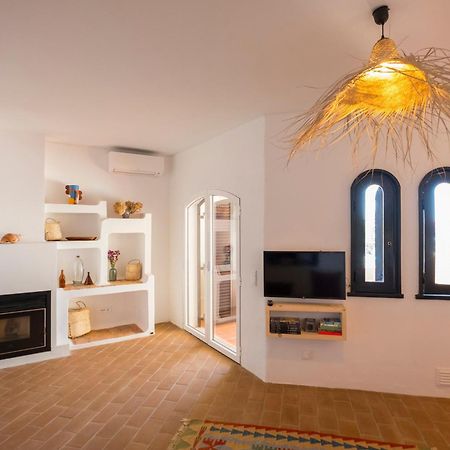 Cozy Beach Apartment W/ Sea View, Free Parking & Ac 카르보에이루 외부 사진