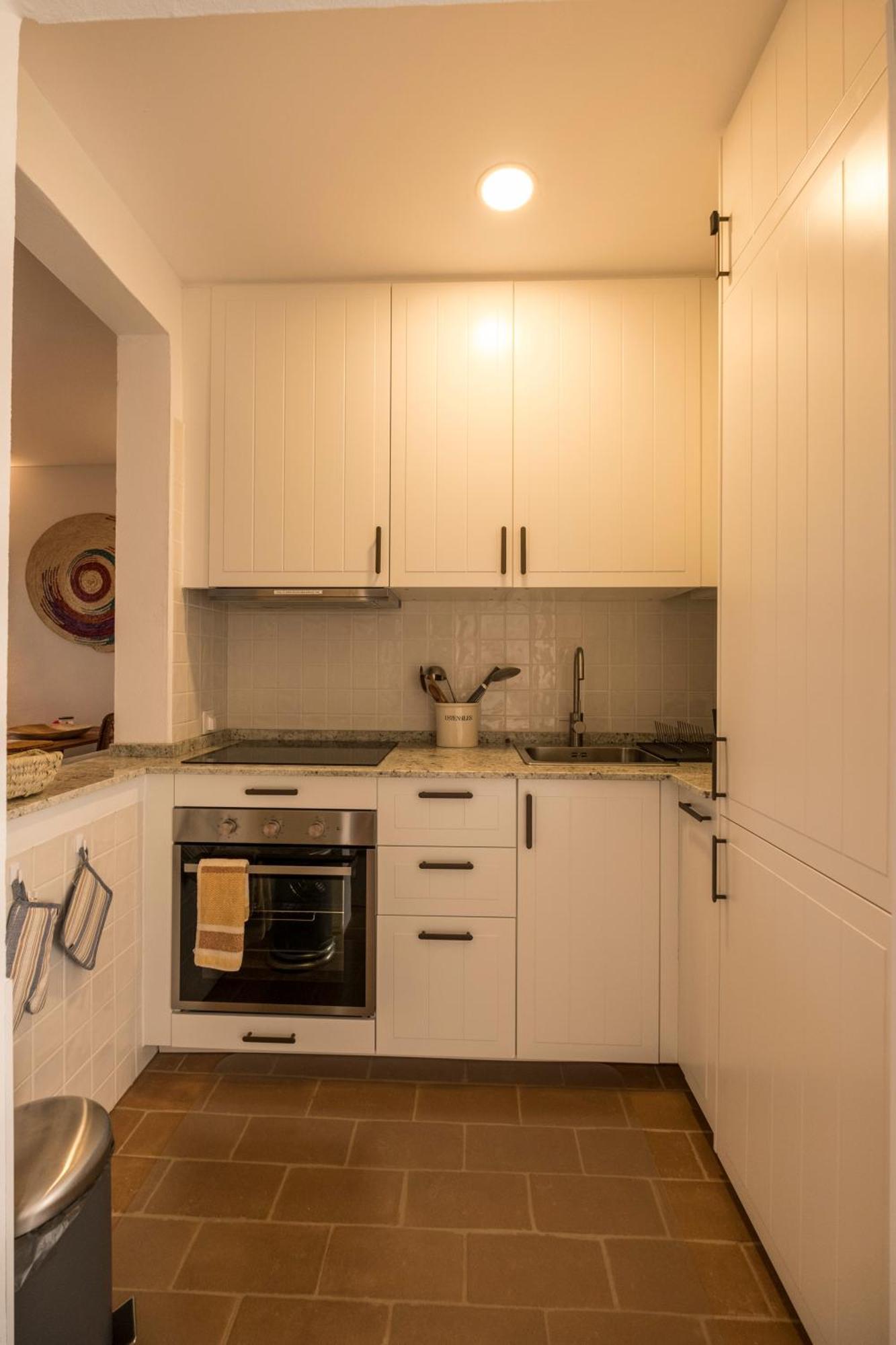 Cozy Beach Apartment W/ Sea View, Free Parking & Ac 카르보에이루 외부 사진